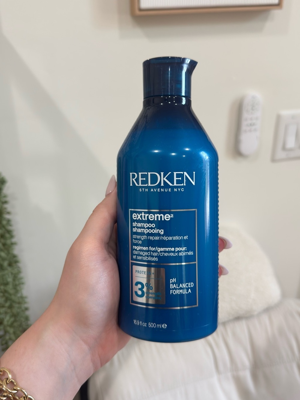 Redken Extreme Strength Repair Shampoo –